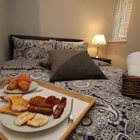 Molesey Apartments Лондон Екстериор снимка