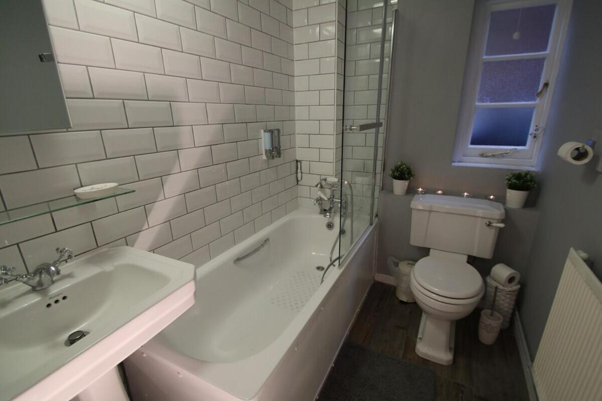 Molesey Apartments Лондон Екстериор снимка