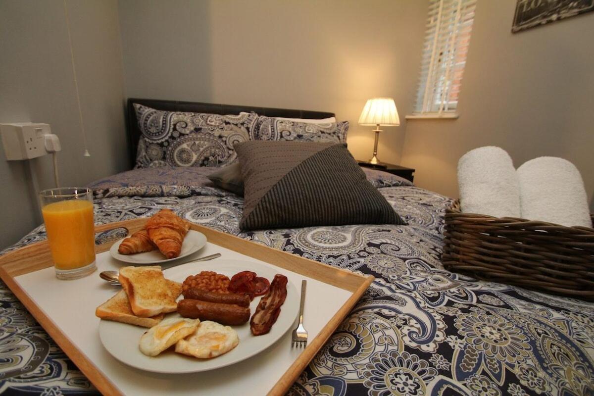 Molesey Apartments Лондон Екстериор снимка