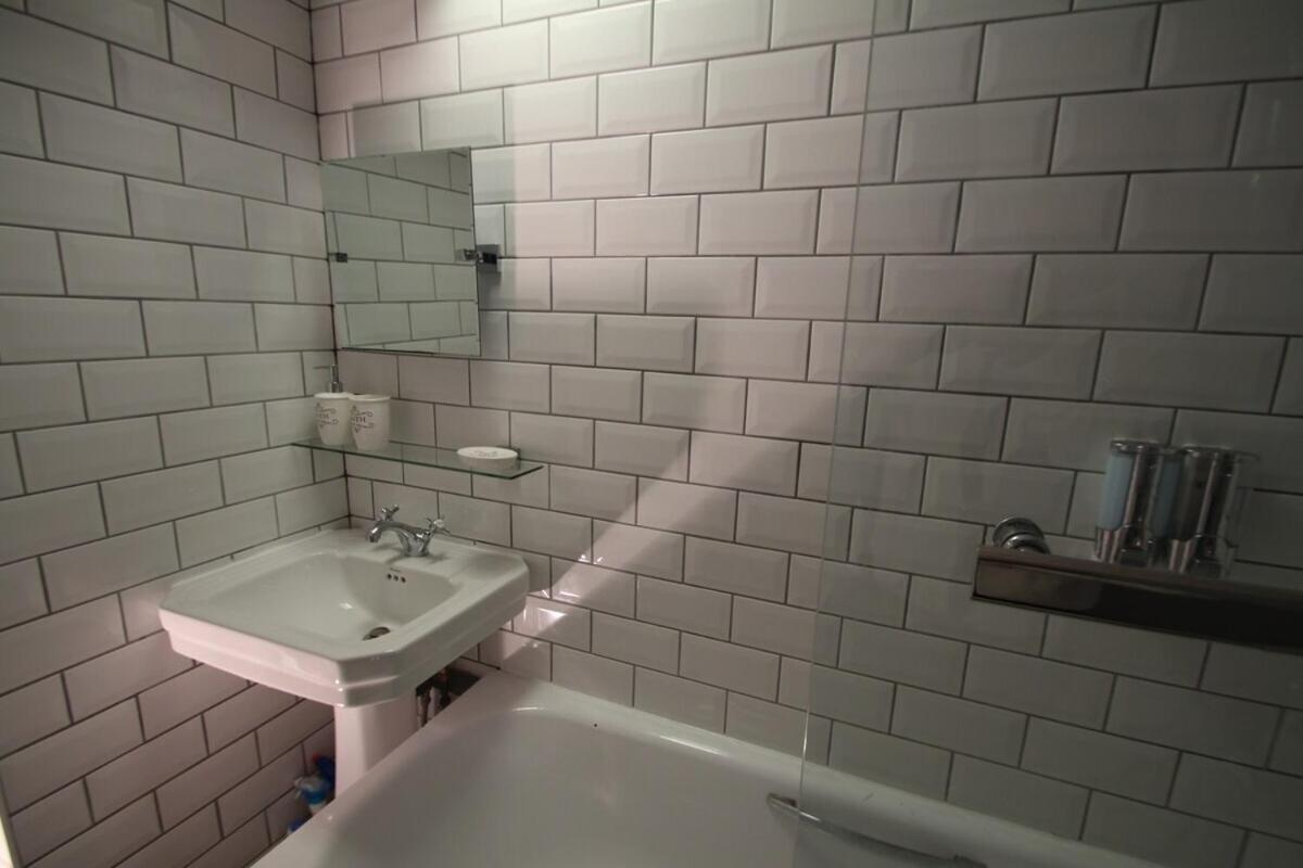 Molesey Apartments Лондон Екстериор снимка